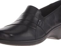 Clarks Womens May Marigold Loafers Loafer